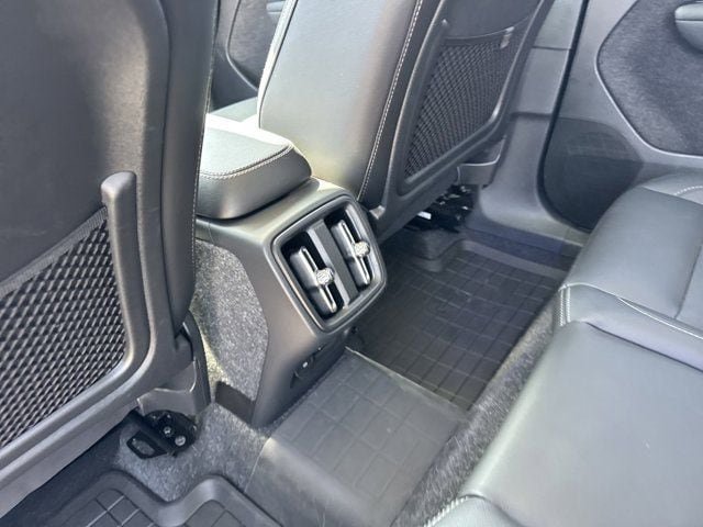 Certified 2025 Volvo XC40 B5 Core w/ Protection Package Premier AWD/4WD image 22