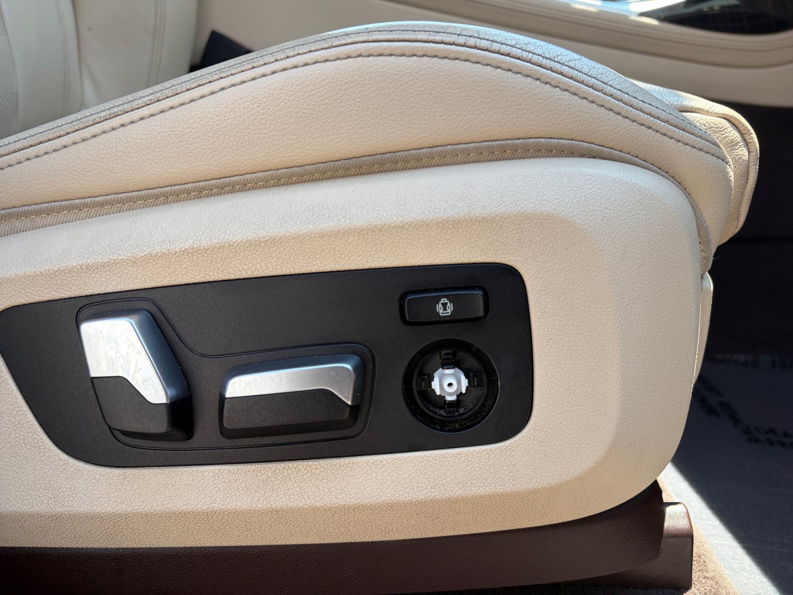 Used 2019 BMW X7 xDrive40i w/ Cold Weather Package AWD/4WD image 30