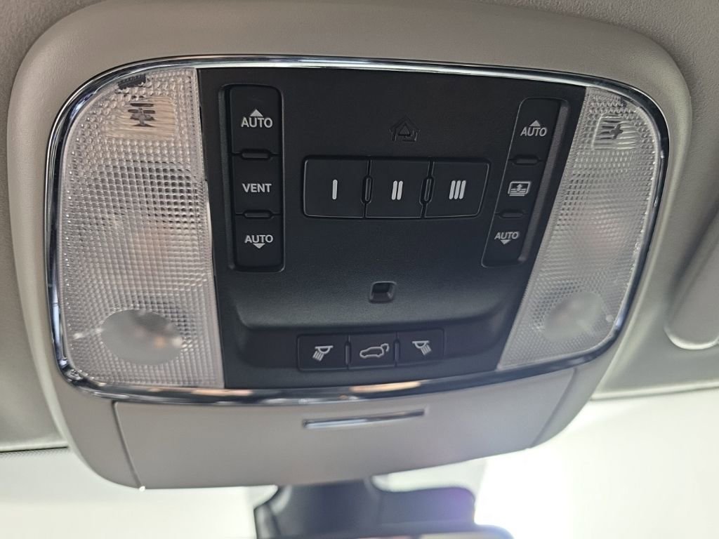 Used 2018 Jeep Grand Cherokee Summit w/ Platinum Series Group image 28