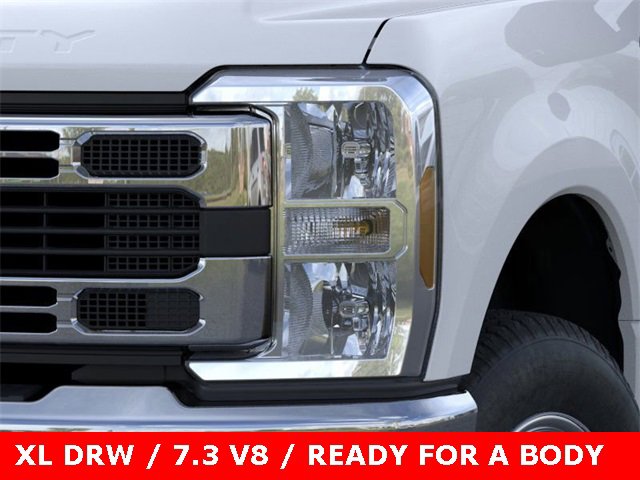 New 2025 Ford F350 XL w/ XL Chrome Package image 40