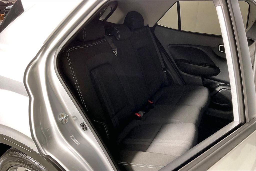 Used 2022 Hyundai Venue SEL image 26