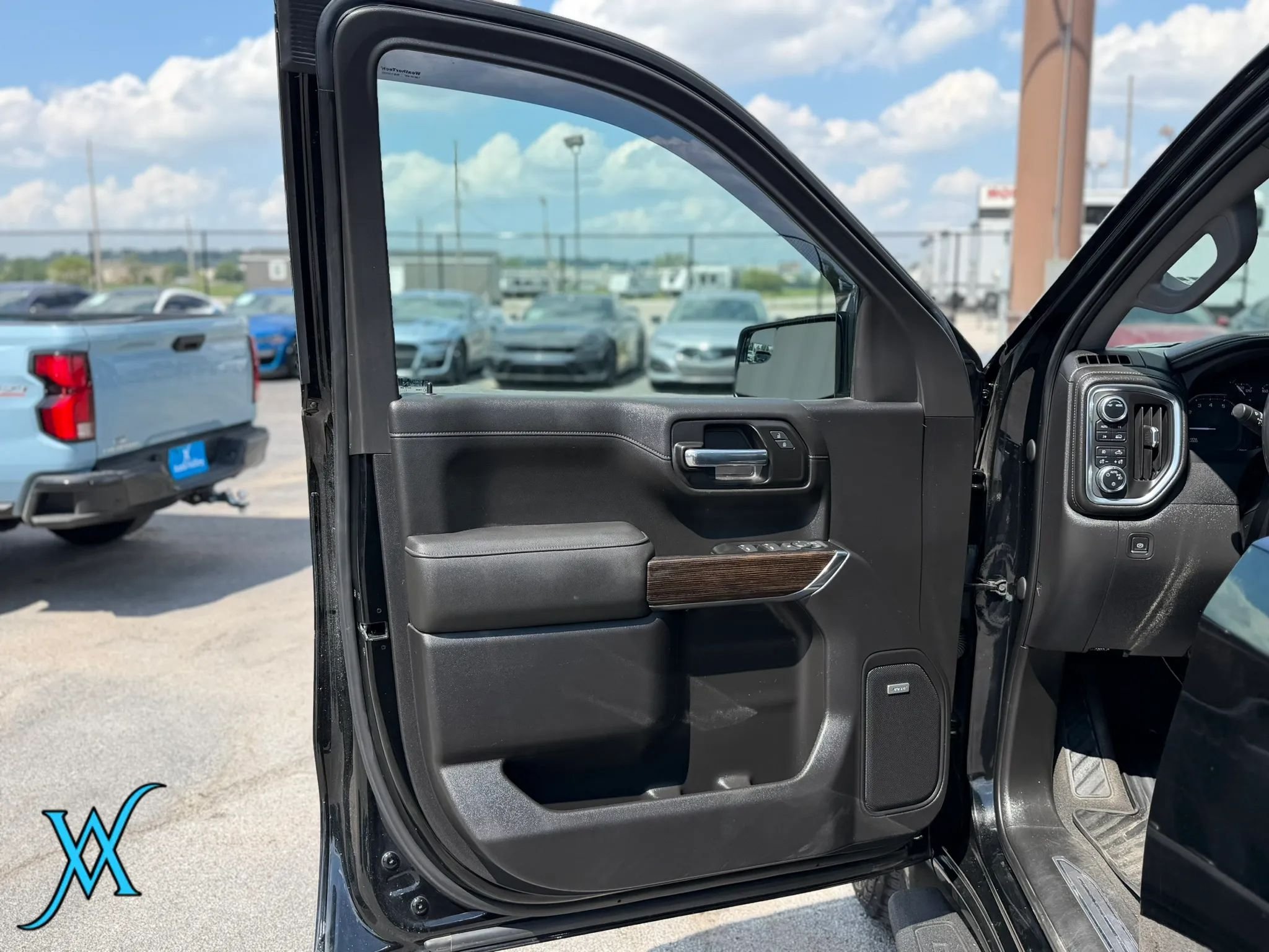 Used 2022 GMC Sierra 1500 Elevation w/ Preferred Package AWD/4WD image 11