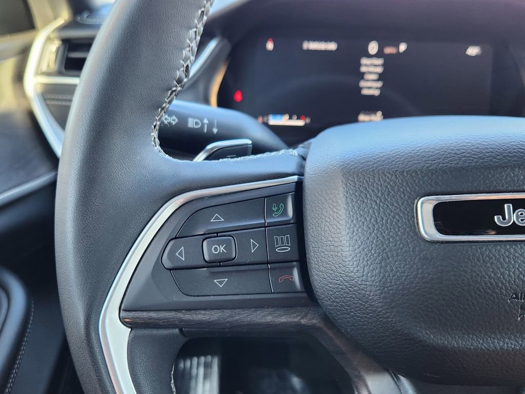 Used 2024 Jeep Grand Cherokee Limited image 17