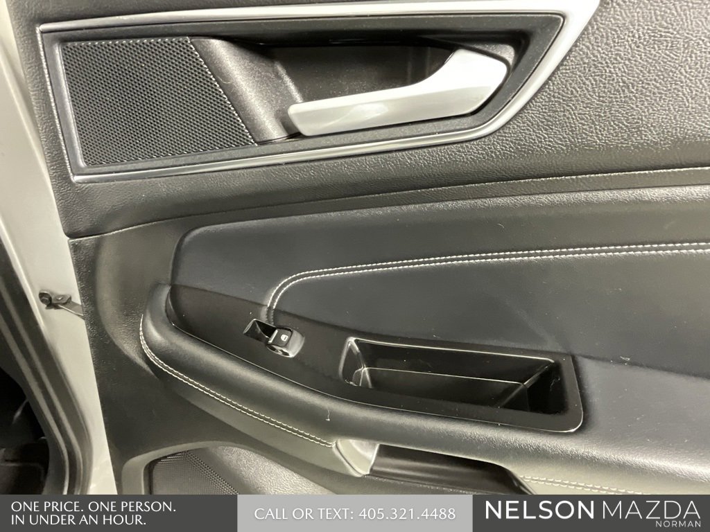 Used 2018 Ford Edge Titanium image 23