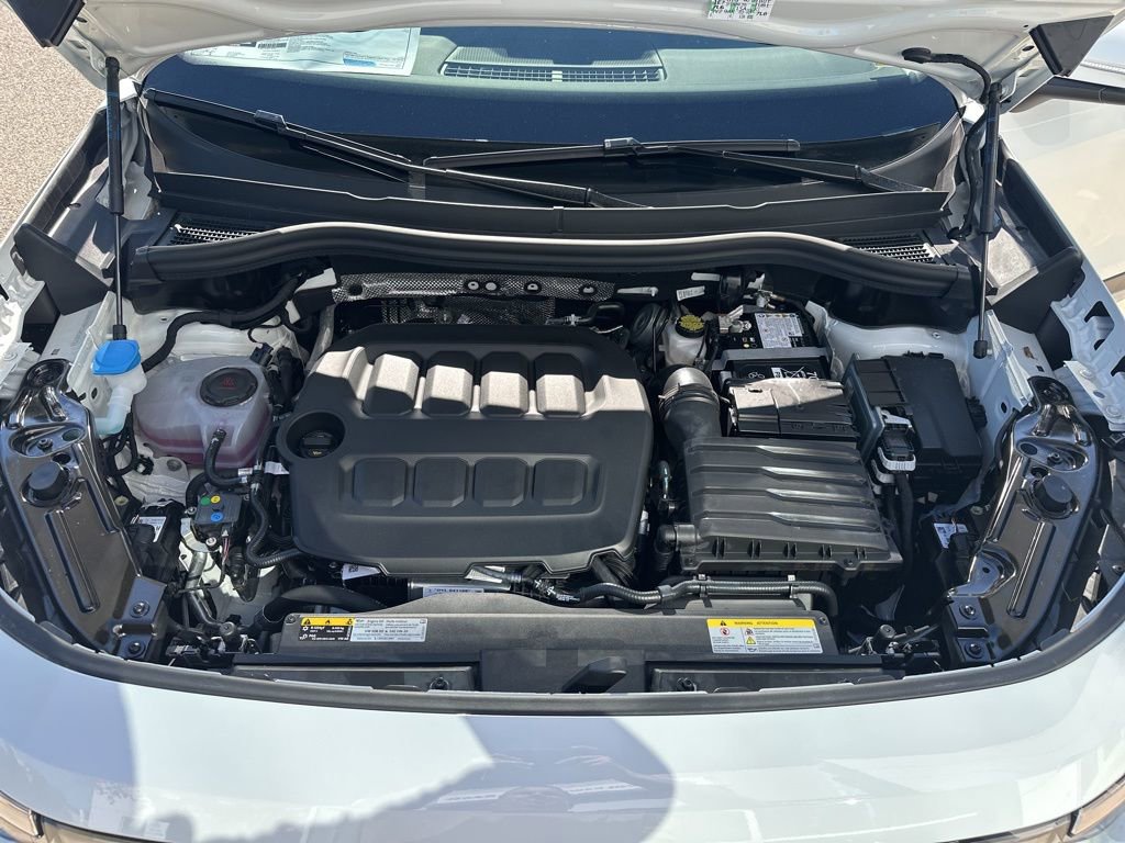 New 2025 Volkswagen Tiguan SE image 24