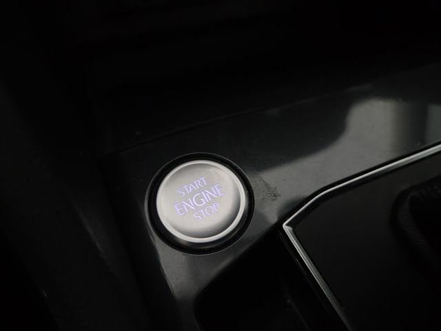 Used 2020 Volkswagen Tiguan SE w/ Panoramic Sunroof Package image 27