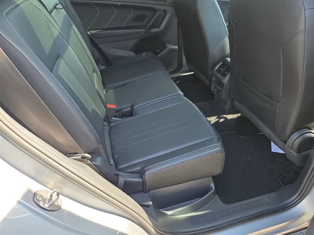 Used 2022 Volkswagen Tiguan SE AWD/4WD image 11