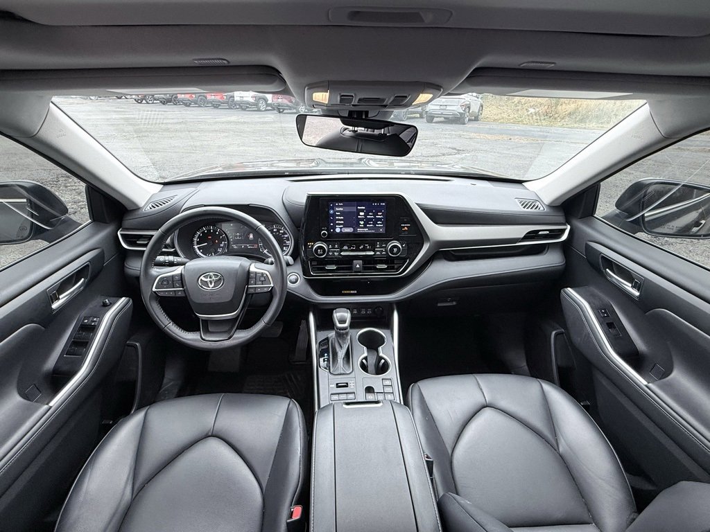 Used 2024 Toyota Highlander XLE image 28