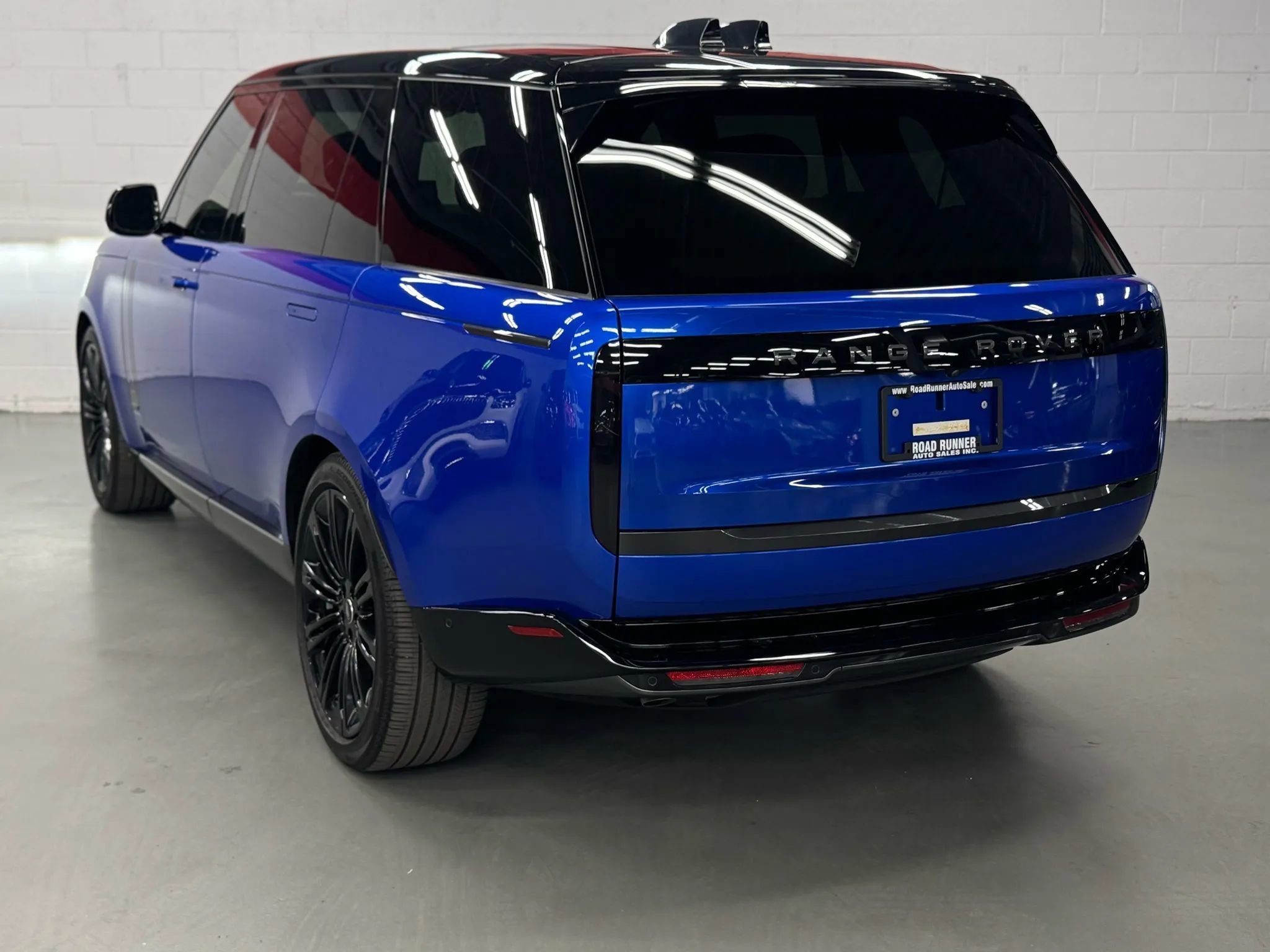 Used 2025 Land Rover Range Rover Long Wheelbase Autobiography image 5