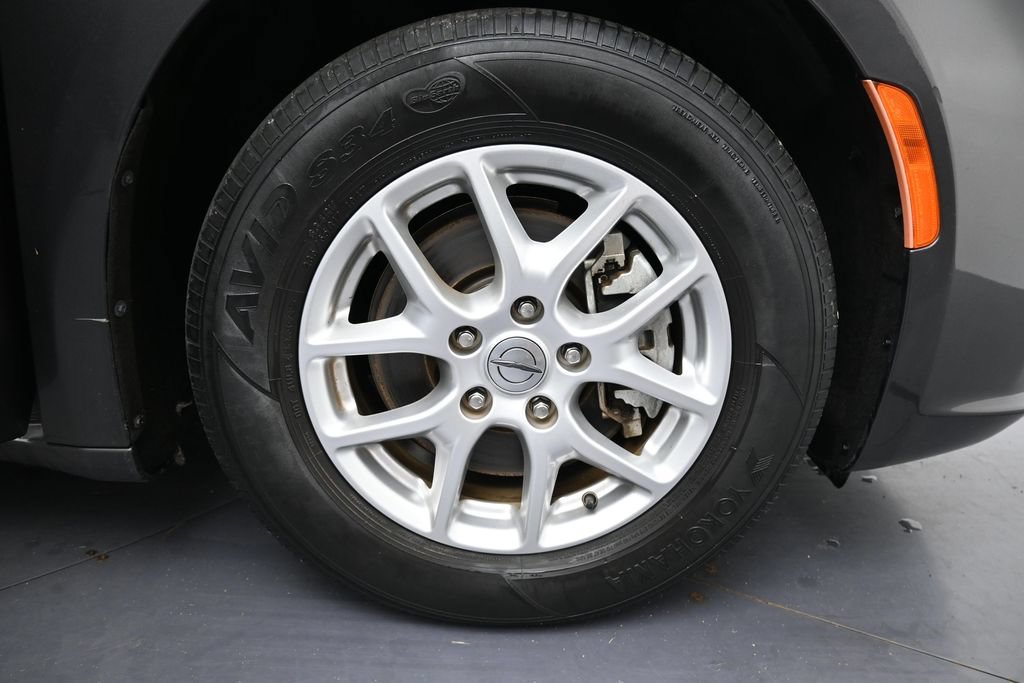 Used 2023 Chrysler Pacifica Touring-L FWD image 29
