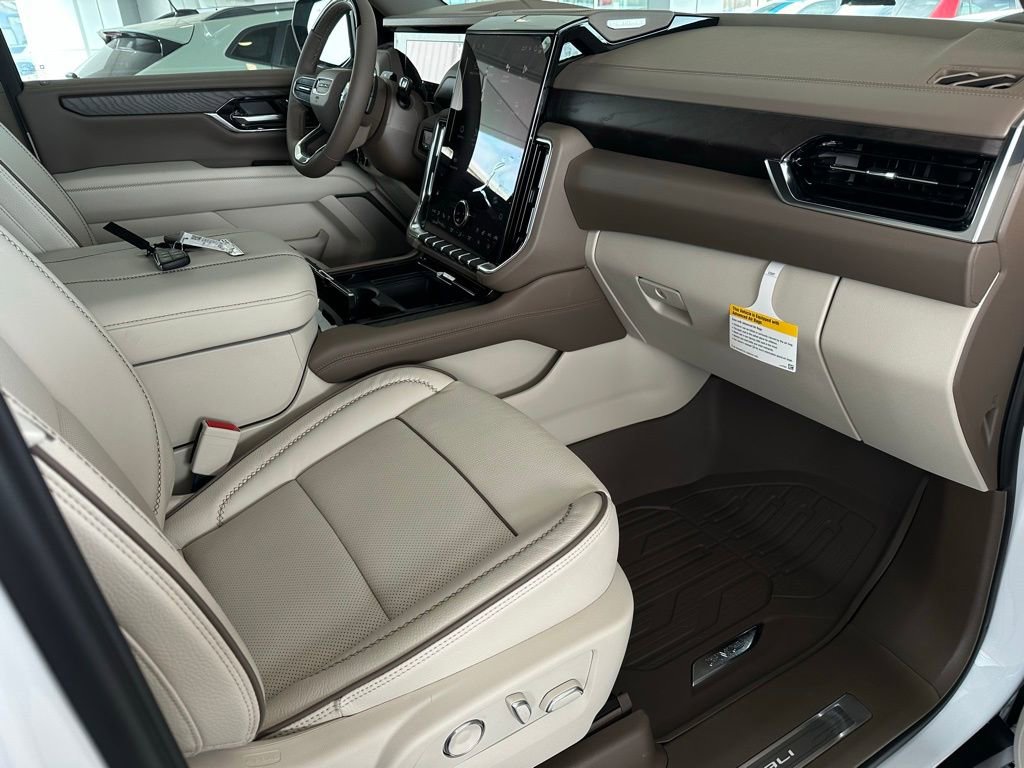 New 2026 GMC Yukon XL Denali w/ Denali Reserve Package image 16