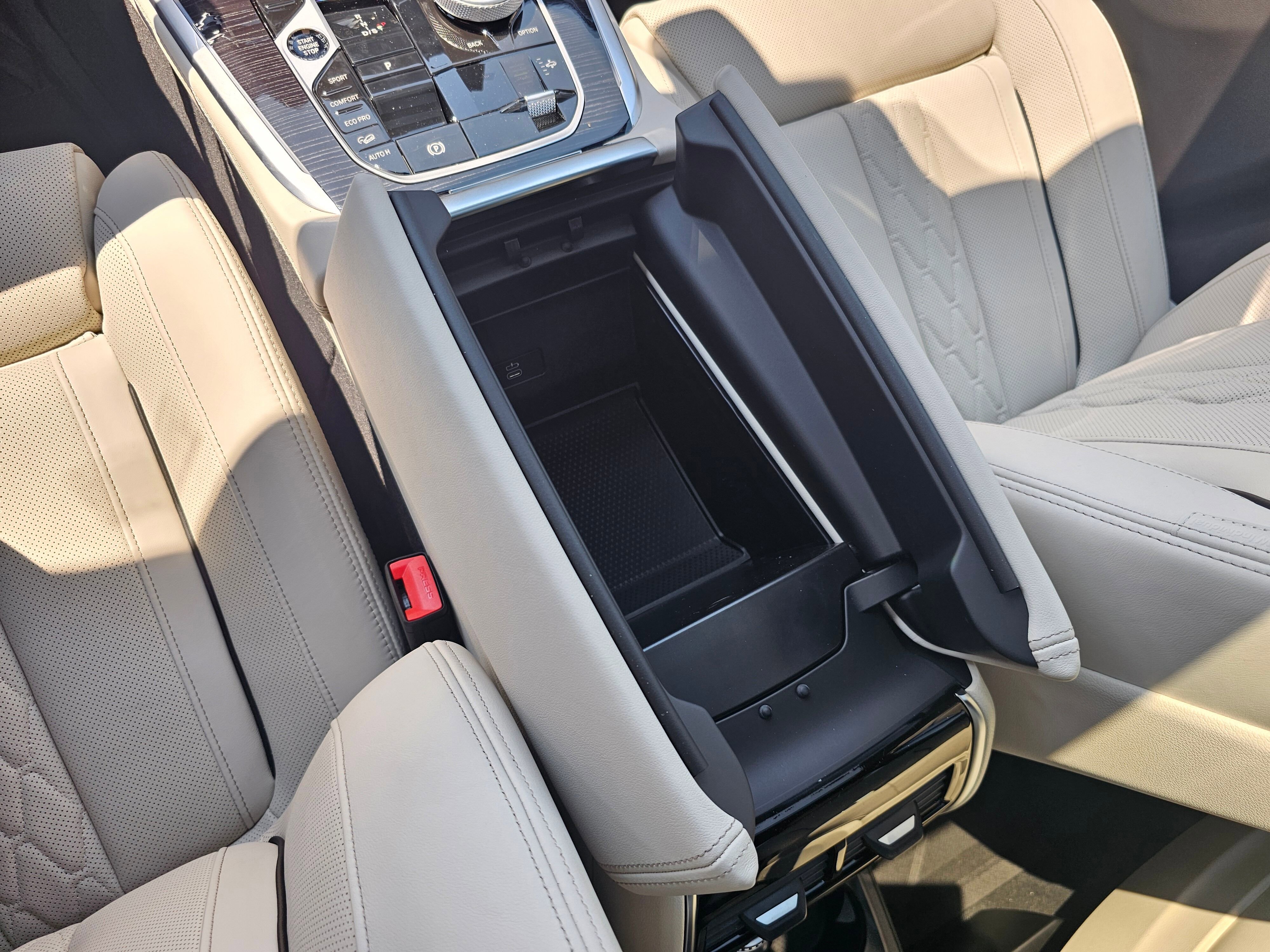 New 2026 BMW X7 M60i image 24