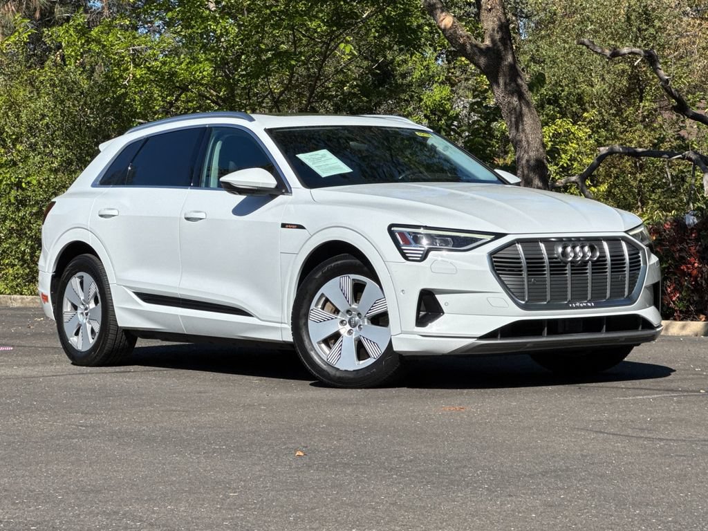 Used 2019 Audi e-tron Prestige w/ Prestige Package AWD/4WD image 2