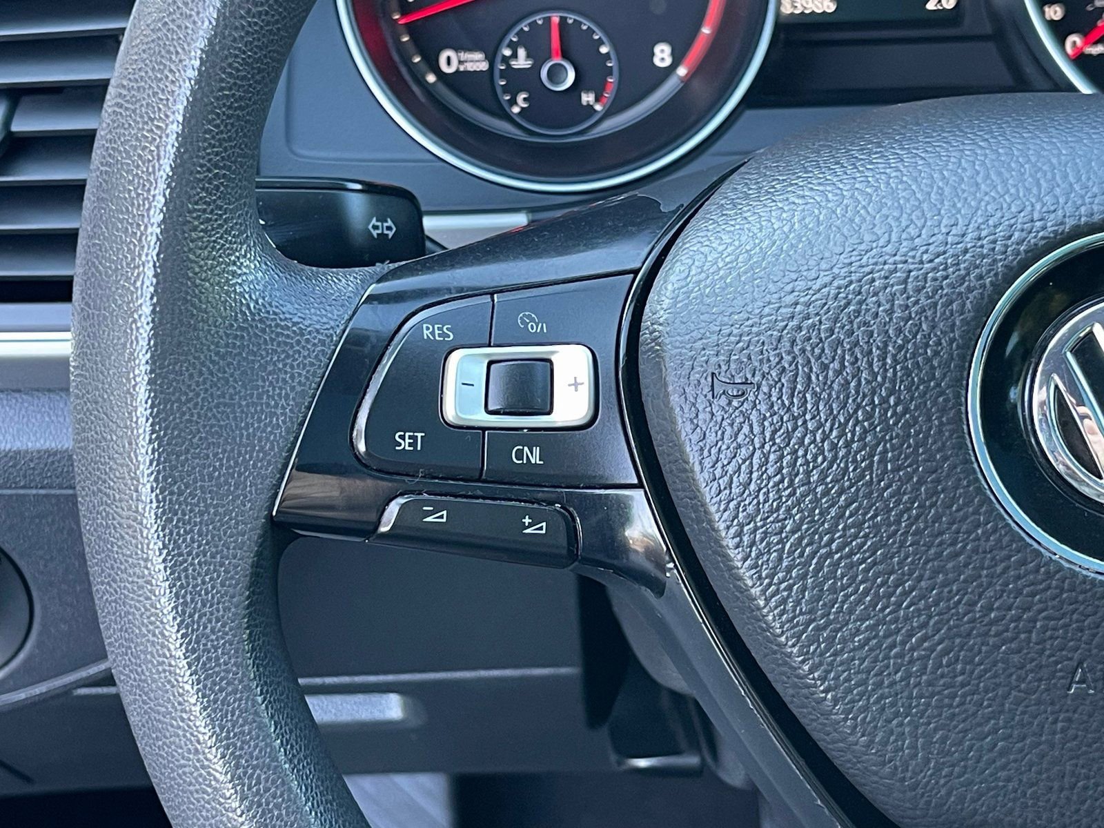 Used 2018 Volkswagen Atlas Launch Edition FWD image 39