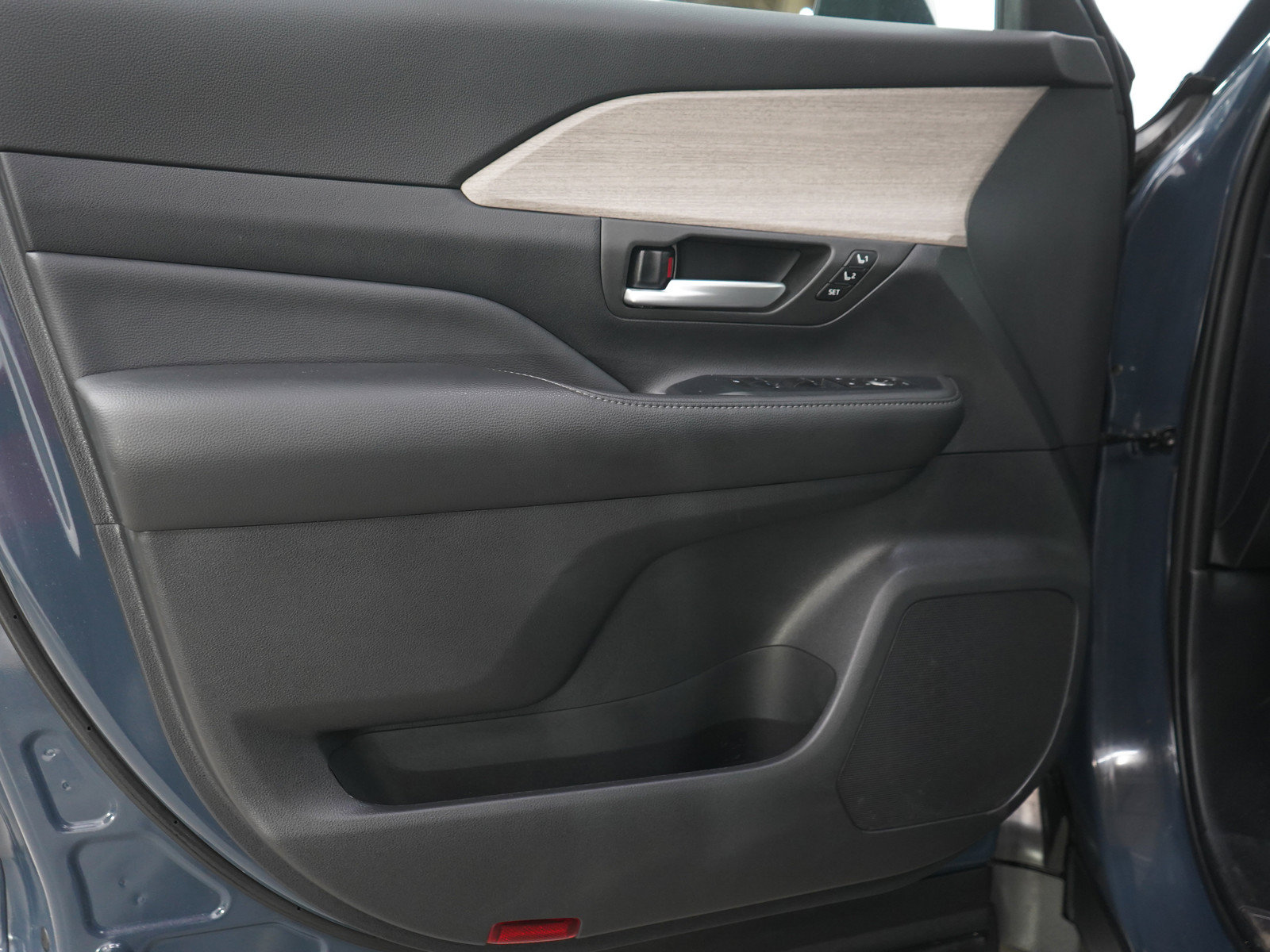 Used 2024 Toyota Grand Highlander AWD image 22