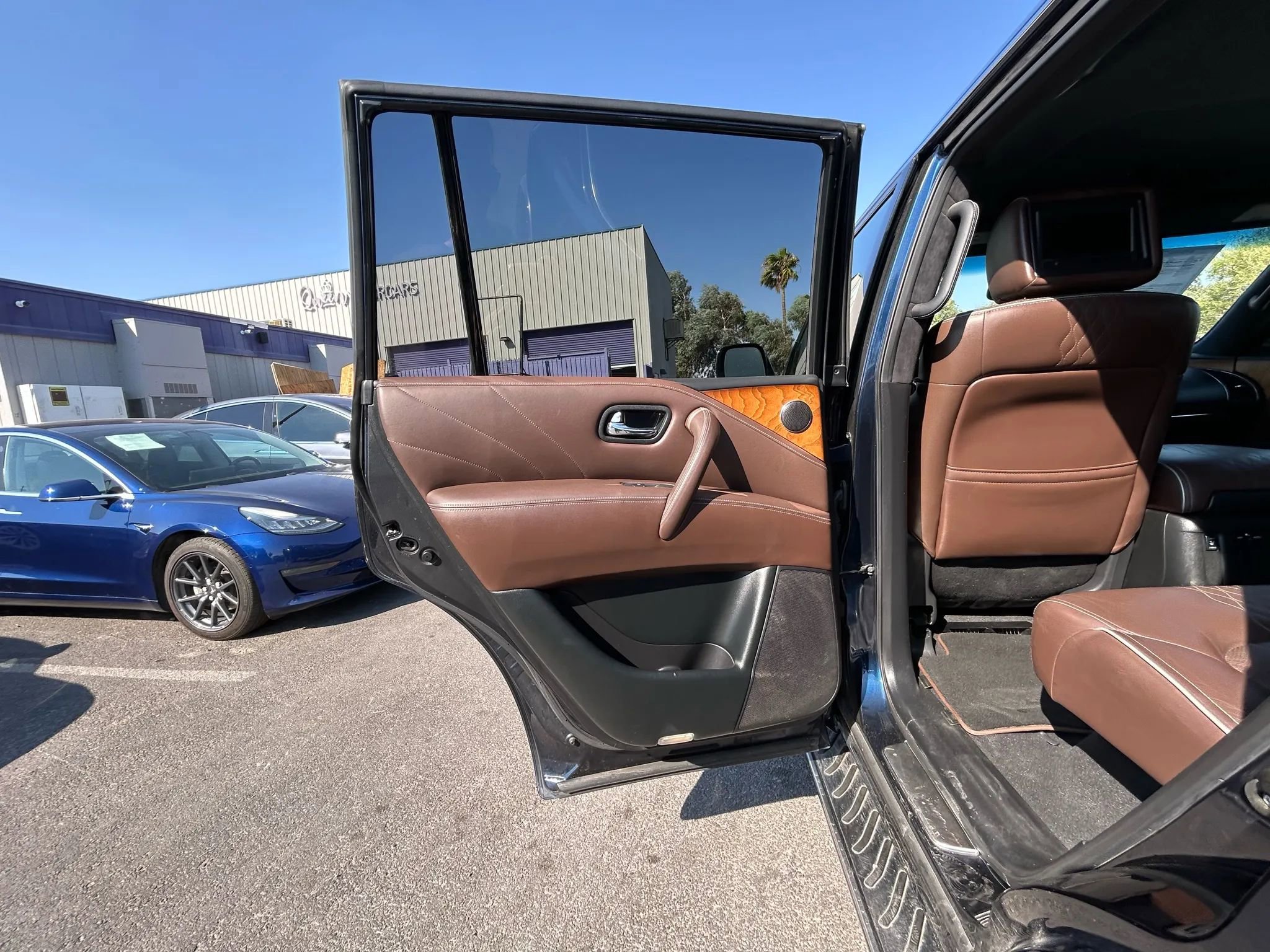 Used 2017 INFINITI QX80 Limited w/ All Season Package image 10