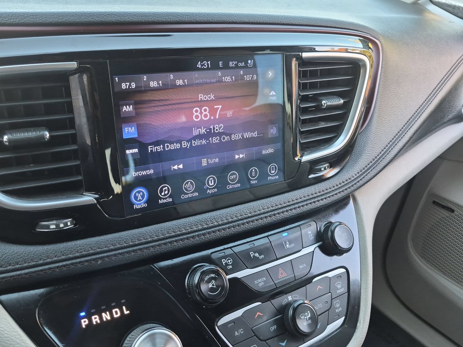 Used 2017 Chrysler Pacifica Limited FWD image 25