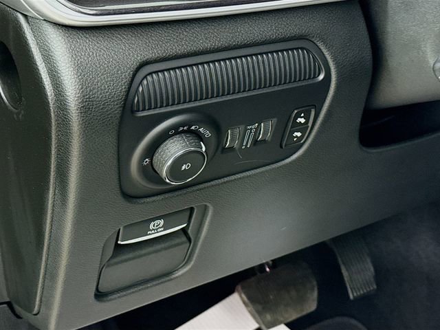 Used 2024 Jeep Wagoneer 4WD w/ Premium Group I image 10