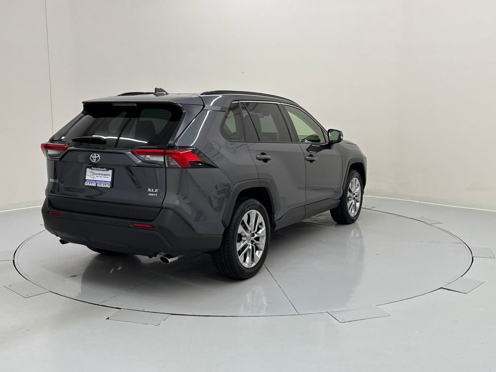 Used 2020 Toyota RAV4 XLE Premium image 6