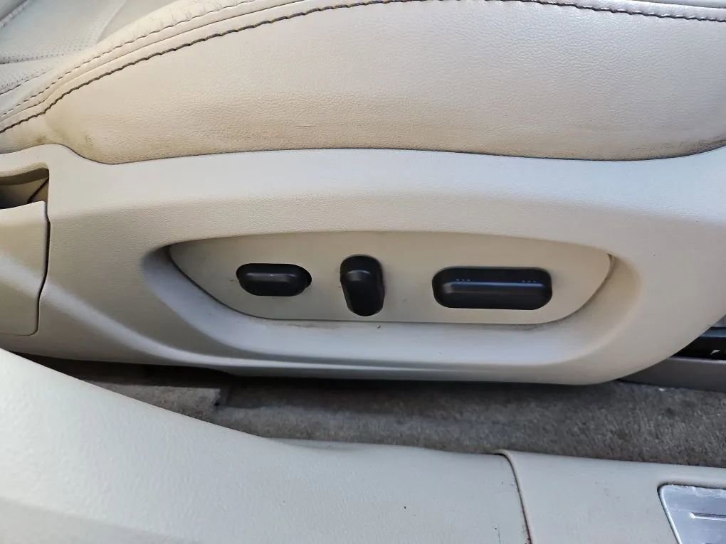 Used 2012 Ford Taurus Limited image 8