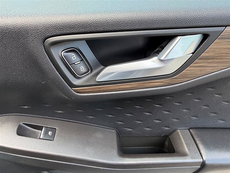 Used 2020 Ford Escape Titanium AWD/4WD image 34
