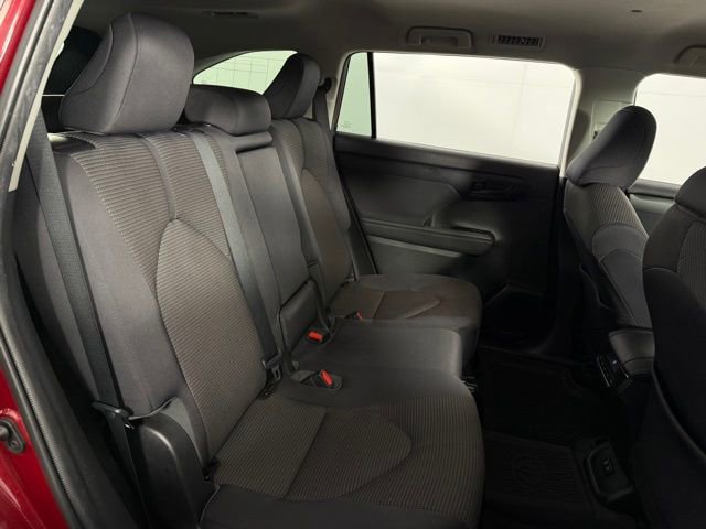 Used 2020 Toyota Highlander LE image 17