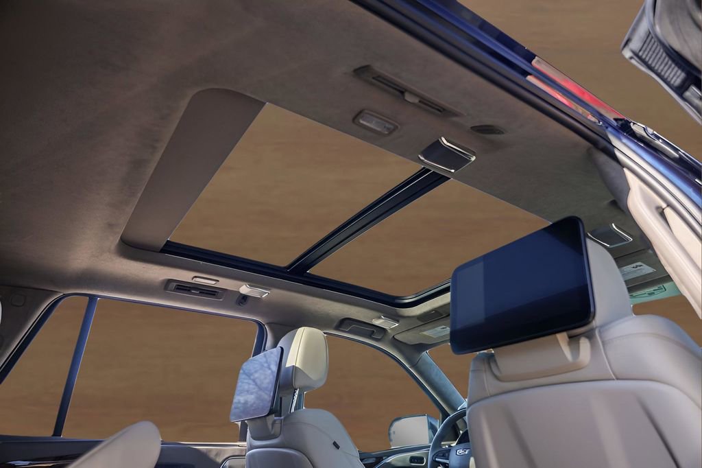 Certified 2024 Cadillac Escalade Premium Luxury Platinum w/ Heavy-Duty Trailer Package image 34