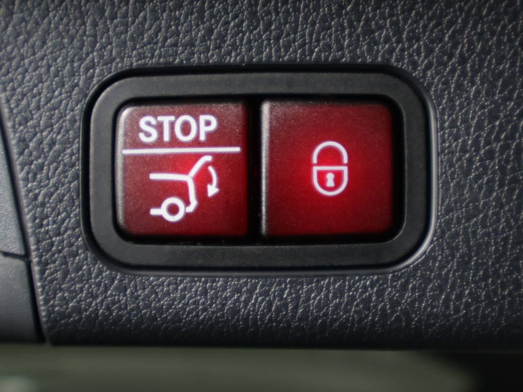 Used 2025 Mercedes-Benz GLB 250 4MATIC image 15