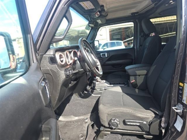 Used 2020 Jeep Wrangler Unlimited Sahara image 3