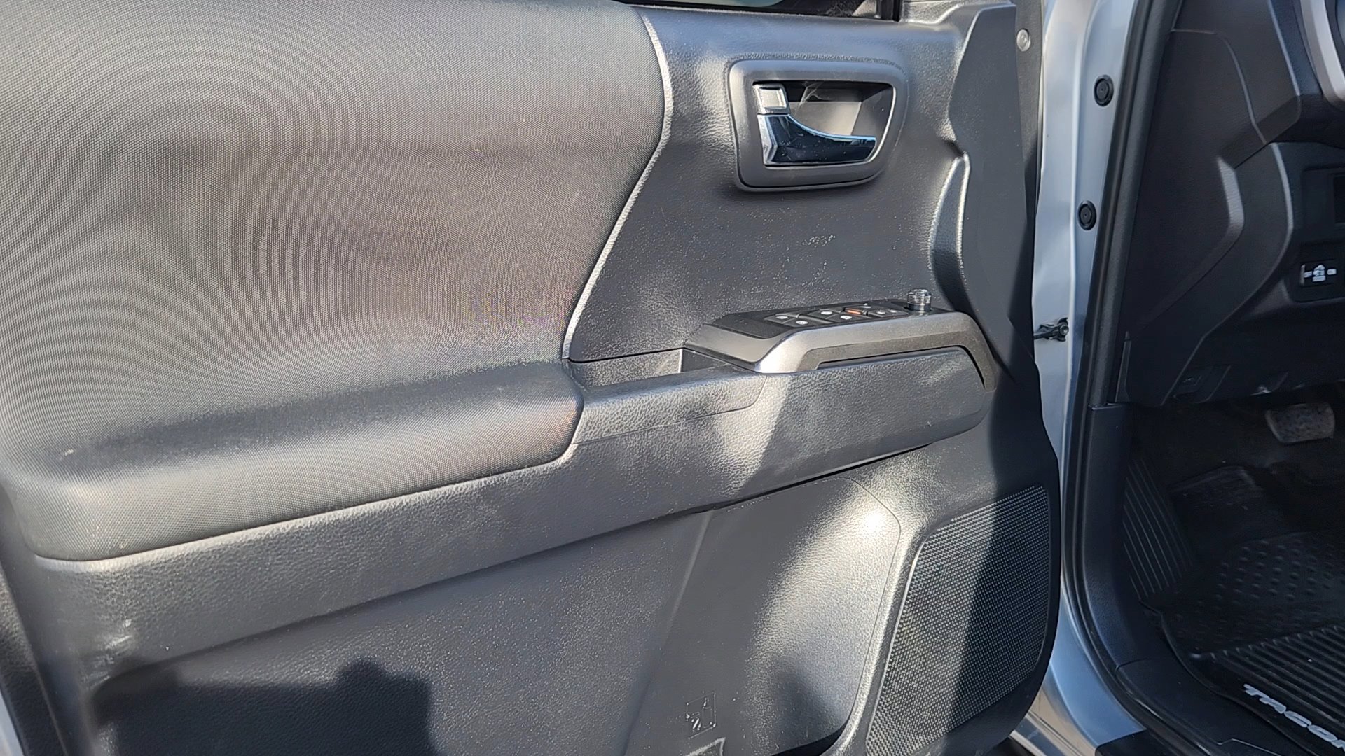 Used 2019 Toyota Tacoma TRD Off-Road image 19