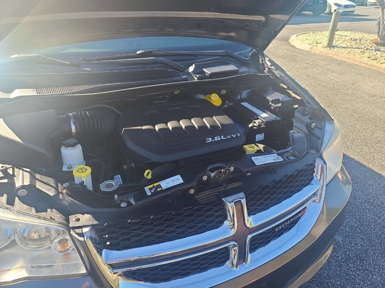 Used 2016 Dodge Grand Caravan SE image 32