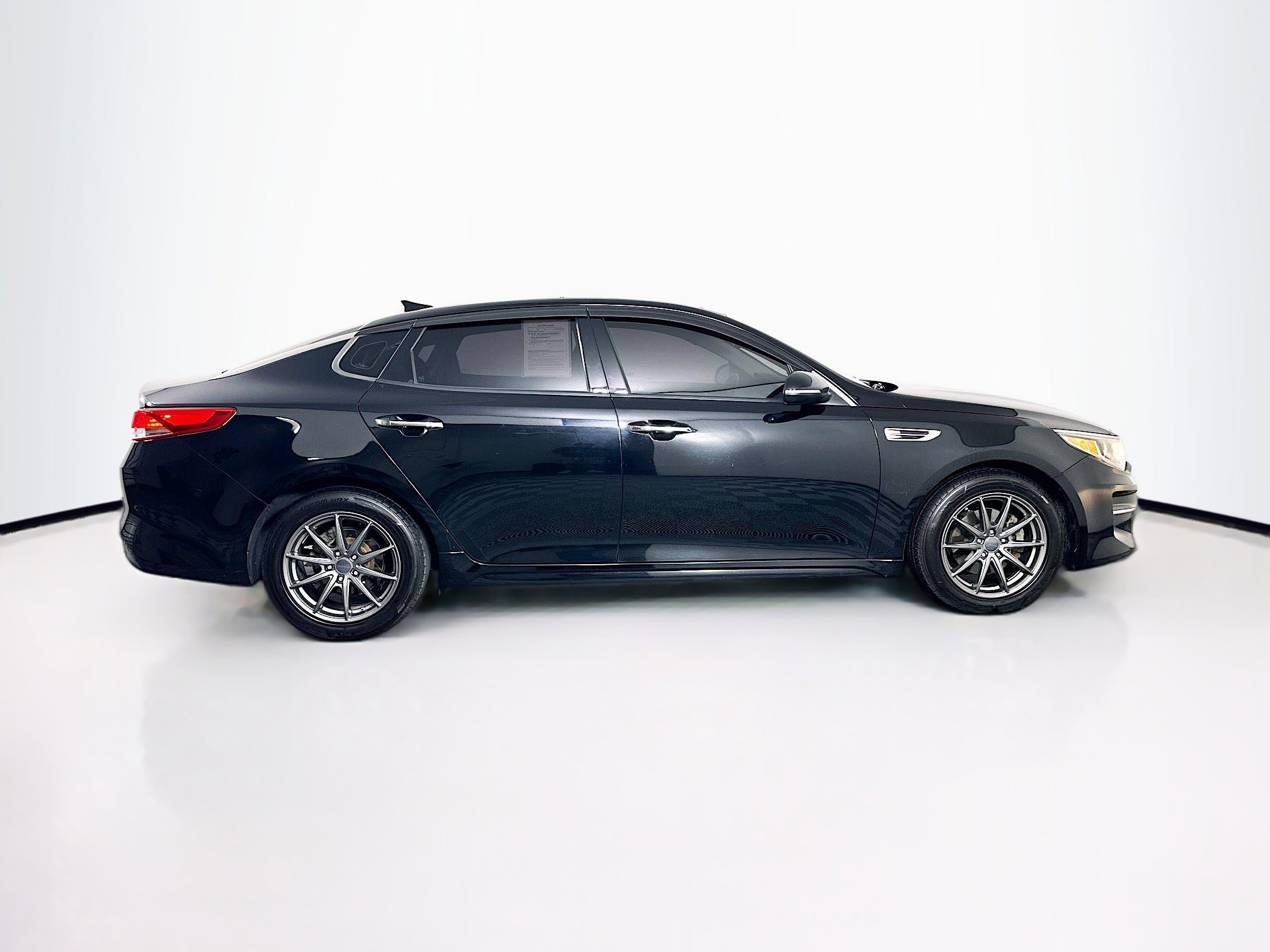 Used 2017 Kia Optima EX w/ Premium Package FWD image 10