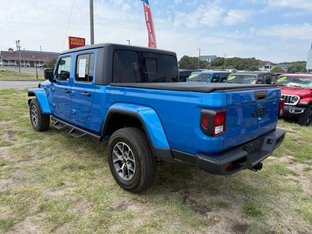 Certified 2024 Jeep Gladiator Sport AWD/4WD image 5