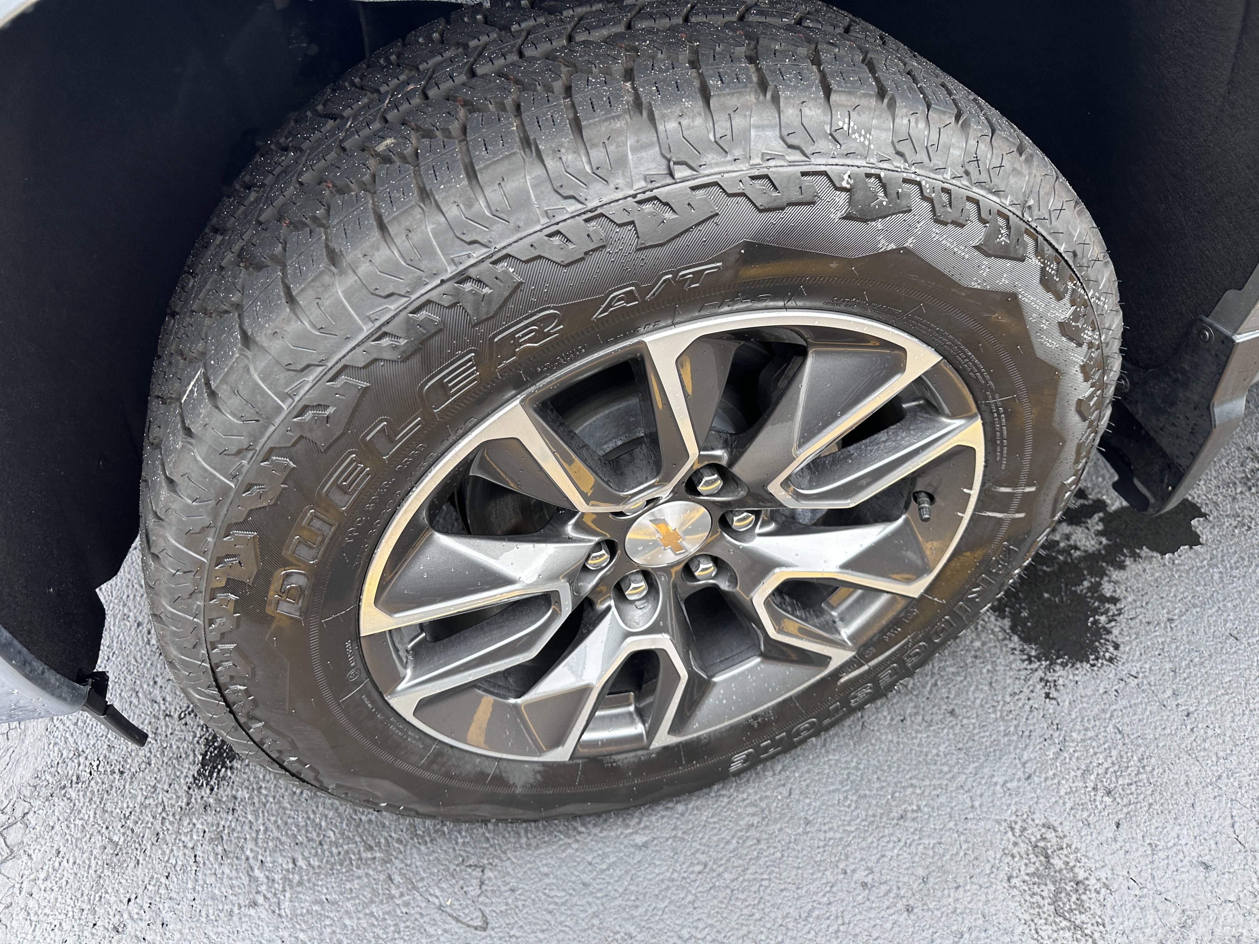 Used 2025 Chevrolet Silverado 1500 LT w/ Leather Package image 8