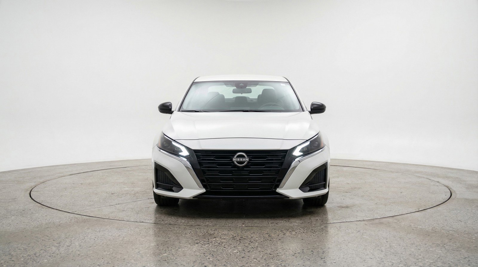 Used 2025 Nissan Altima 2.5 SV image 2