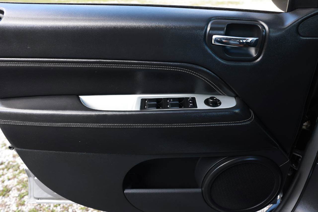 Used 2016 Jeep Compass Latitude image 37