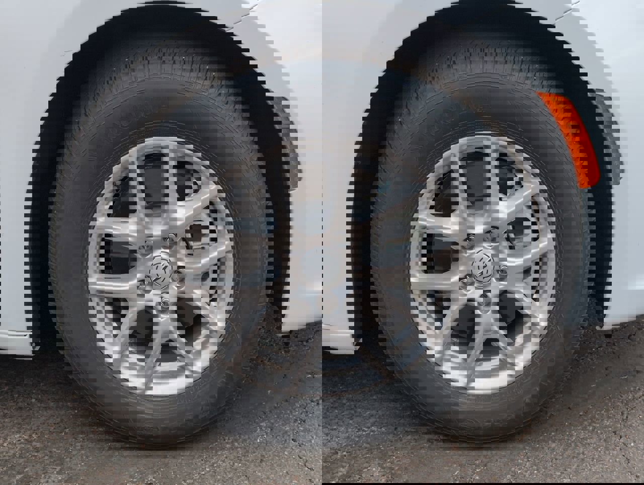 Used 2025 Chrysler Pacifica Select image 9