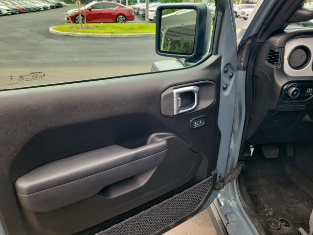 Used 2025 Jeep Wrangler Sport AWD/4WD image 16