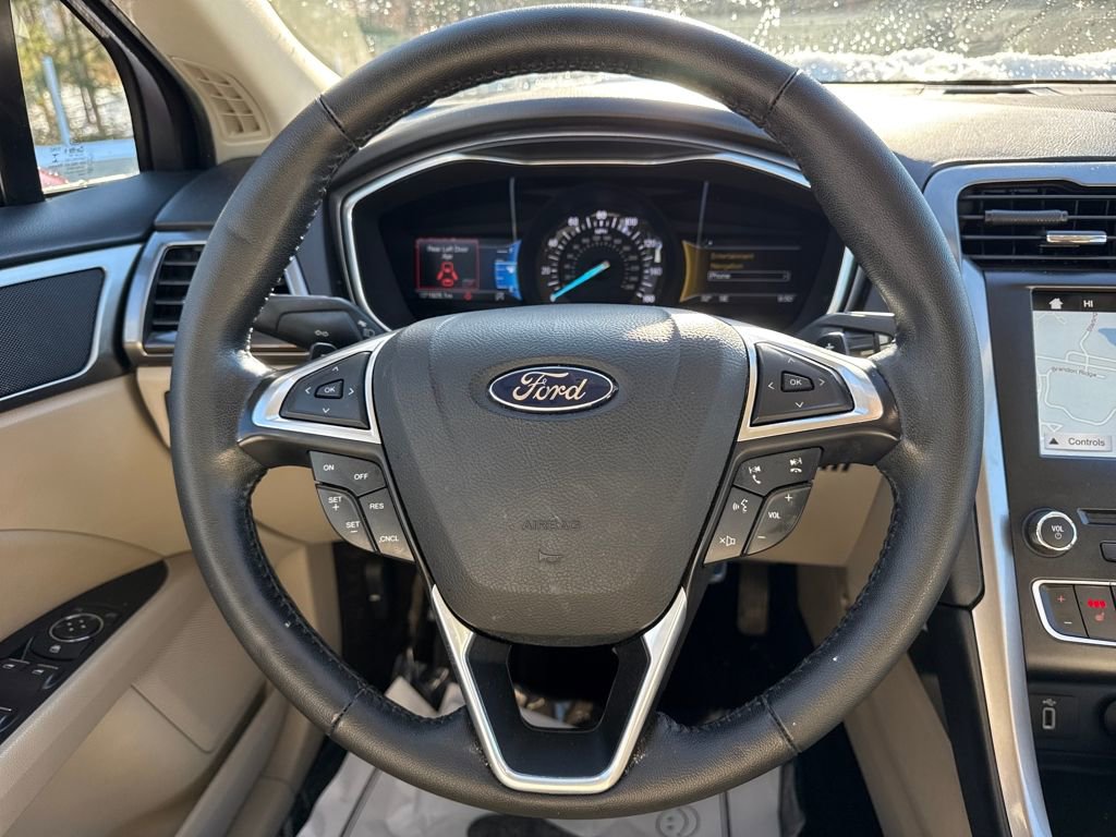 Used 2017 Ford Fusion SE w/ Fusion SE Technology Package image 11