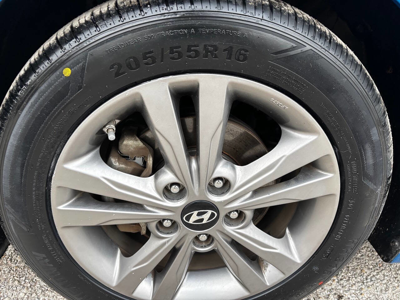 Used 2017 Hyundai Elantra Value Edition image 38