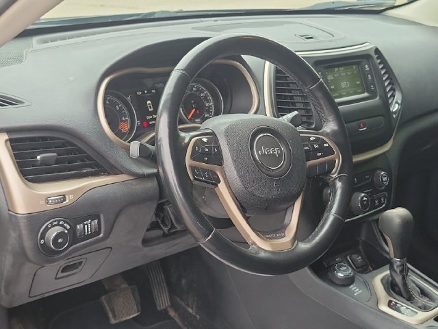 Used 2015 Jeep Cherokee Latitude AWD/4WD image 10