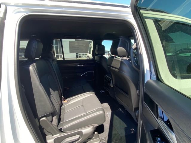 New 2023 Jeep Wagoneer Series III w/ Preferred Equipment Group image 30