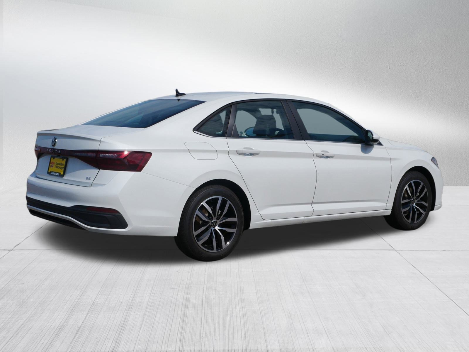 New 2025 Volkswagen Jetta SE image 3