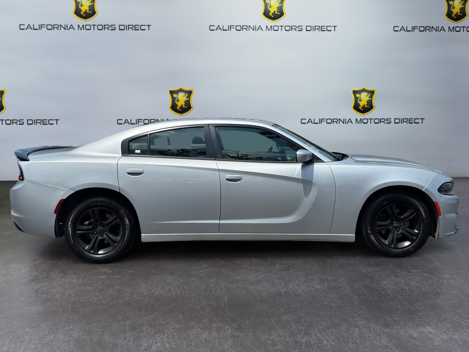 Used 2019 Dodge Charger SXT RWD image 6