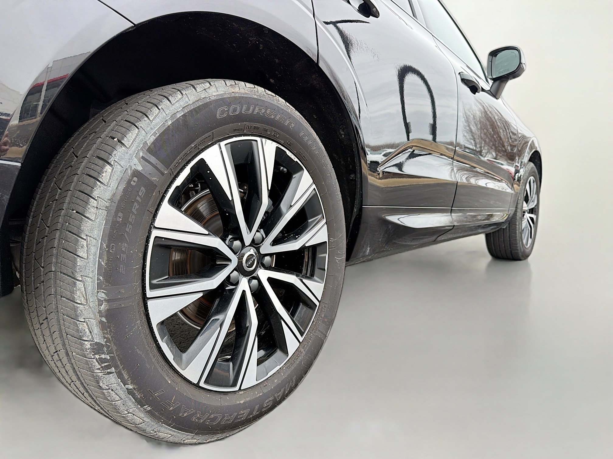Used 2024 Volvo XC60 B5 Plus image 15