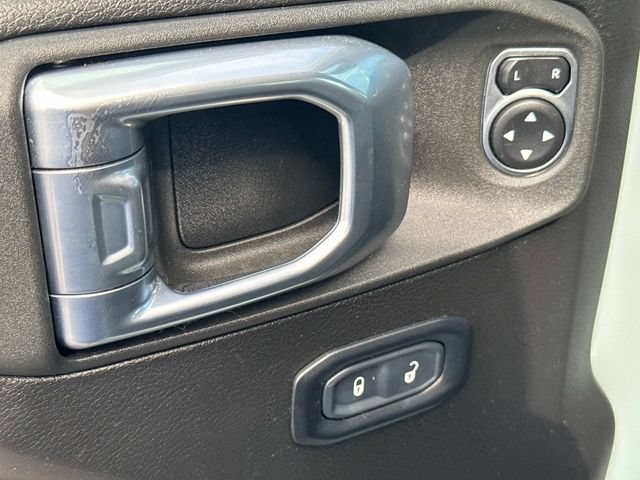 Used 2023 Jeep Wrangler Unlimited AWD/4WD image 15