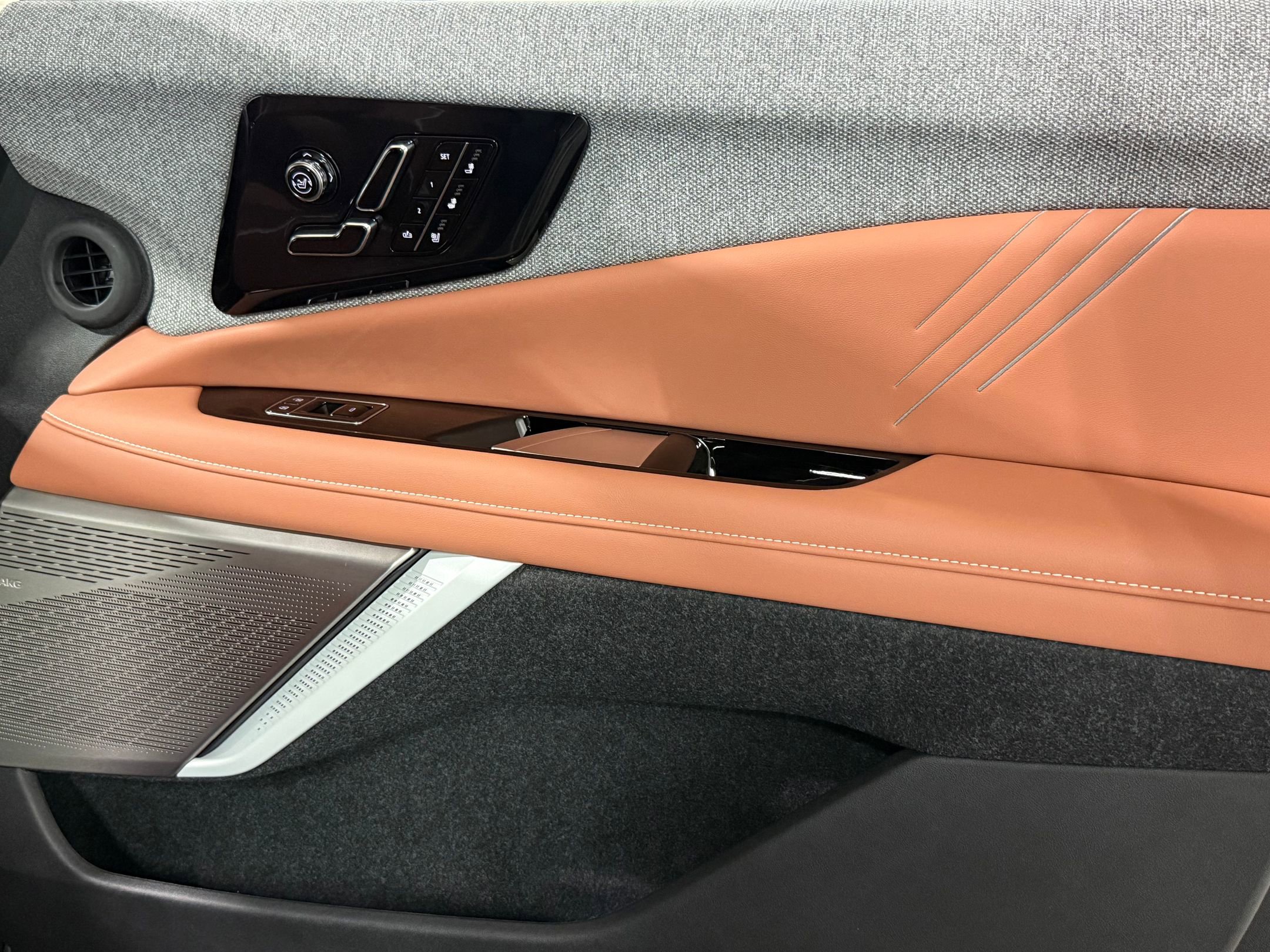 New 2026 Cadillac Optiq Luxury 2 image 18