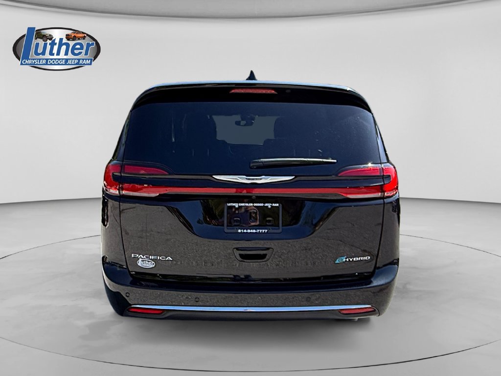Used 2025 Chrysler Pacifica Select FWD image 4