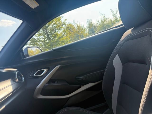 Used 2021 Chevrolet Camaro LT image 27