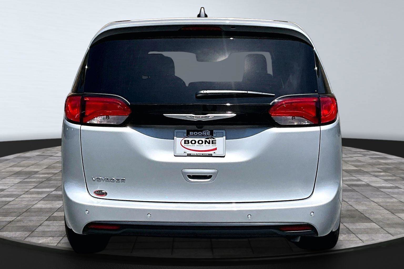 Used 2026 Chrysler Voyager LX FWD image 5